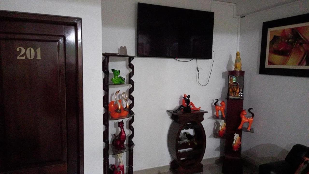Hospedaje Renzo Tarapoto Extérieur photo