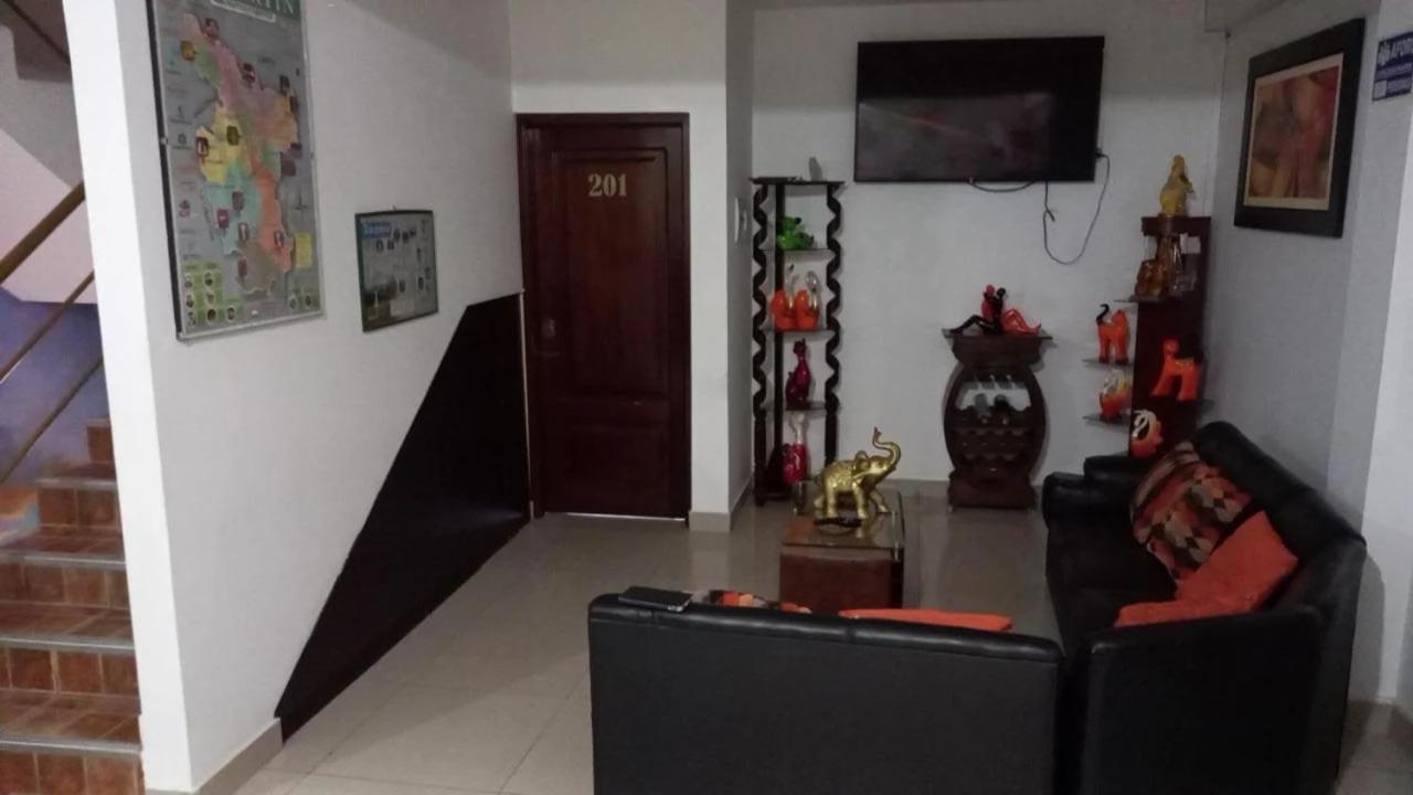 Hospedaje Renzo Tarapoto Extérieur photo
